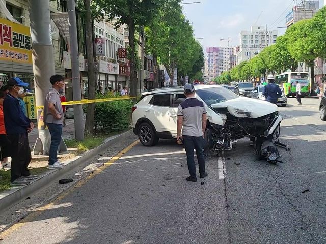전신주 충돌 사고