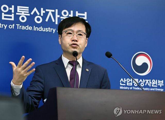 브리핑하는 여한구 통상교섭본부장