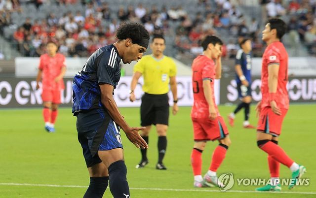 선제골 넣고 기뻐하는 일본