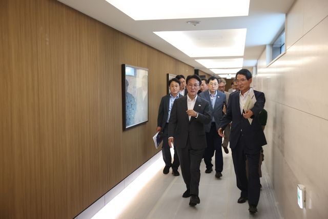 APEC 정상회의 숙소 점검하는 김민석 국무총리