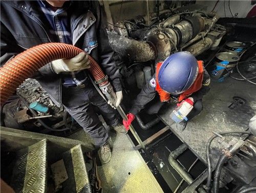 울진해경, 선저폐수 이적 작업