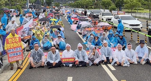  완주군민들 '완주전주통합'반대 집회