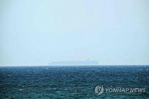 호르무즈 해협 지나는 유조선