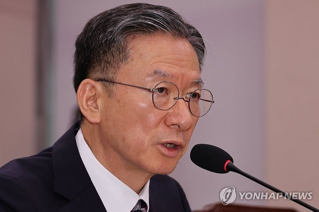 답변하는 정성호 법무부 장관 후보자