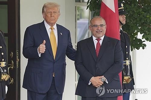백악관에서 바레인 왕세자 만난 트럼프 미국 대통령