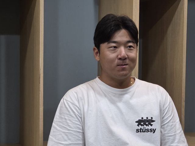 인터뷰하는 LG 송승기