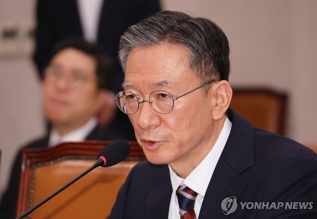 답변하는 정성호 법무부 장관 후보자