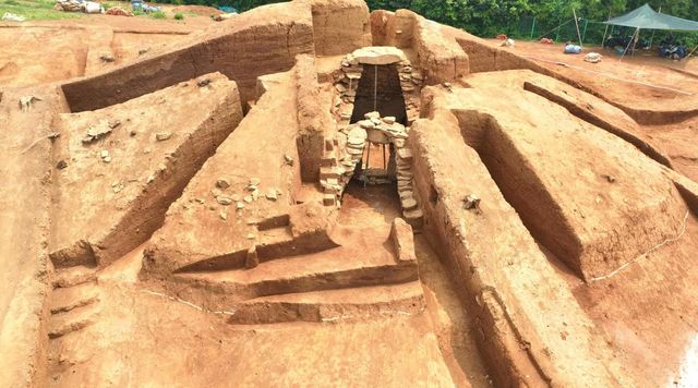 장고분 석실과 주변 토층