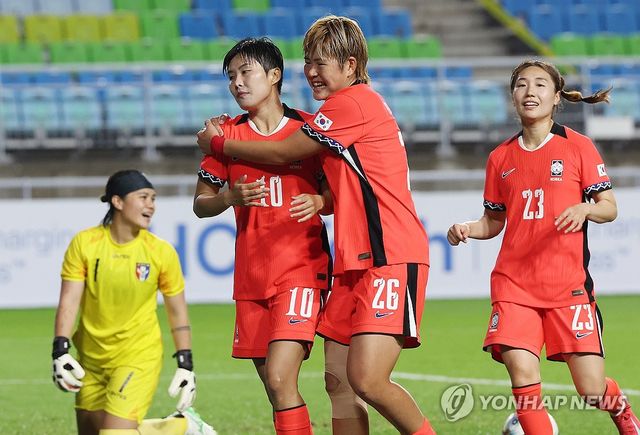 기뻐하는 지소연