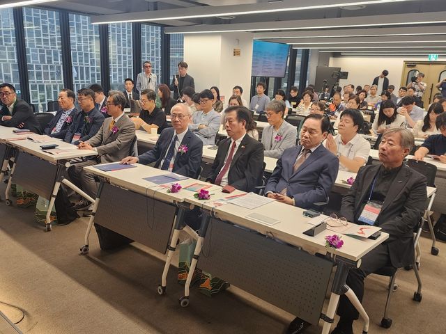 부 호 주한베트남대사(가운데) 등이 참석한 가운데 열린 베트남 관광설명회 [사진/성연재 기자]