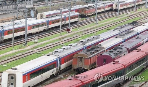 정차한 일반열차 