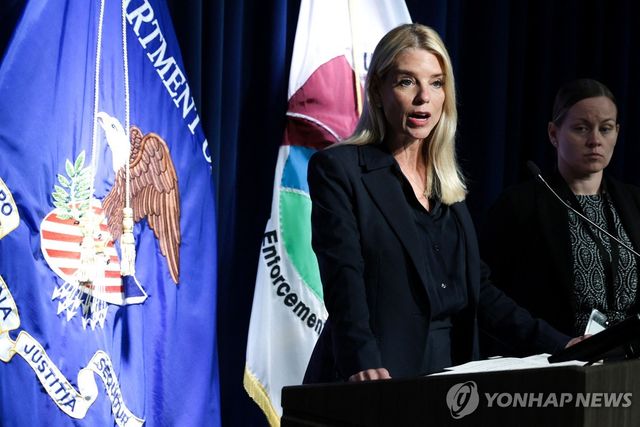 팸 본디 미 법무장관