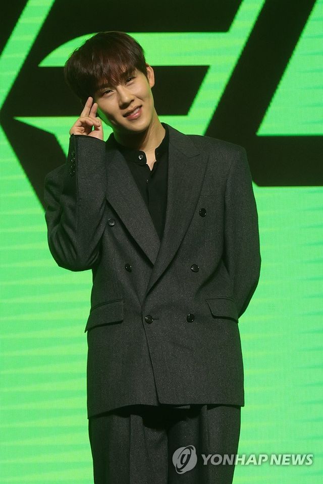 포즈 취하는 '몬스타엑스' 주헌