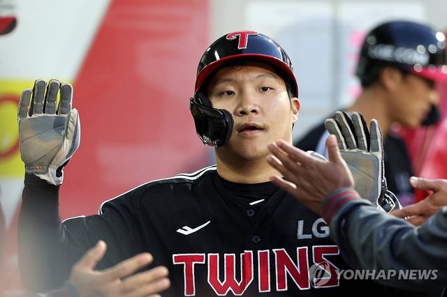 역전타 친 문보경 '나도 득점'