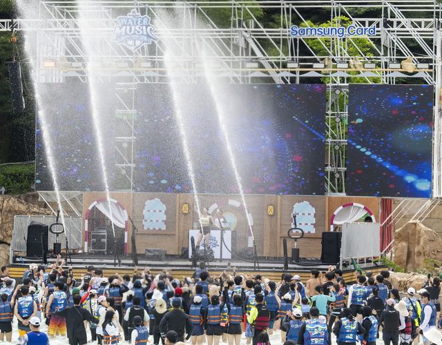 캐리비안 베이 파두풀에서 펼쳐진 '워터 뮤직 풀파티'