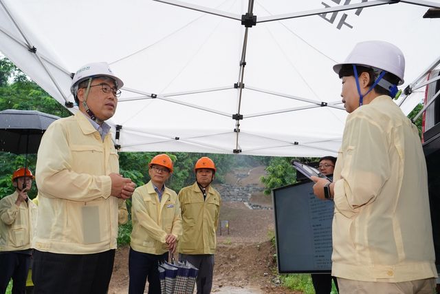 경기 파주지역 산사태 복구상황 점검하는 임상섭 산림청장 