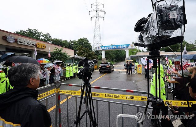 내란특검, 윤 전 대통령 3차 강제구인 시도