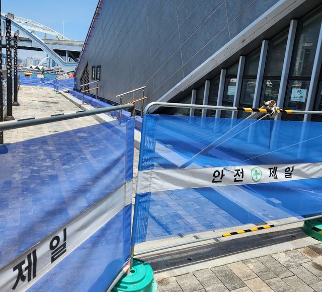 부산 영도구 관광안내센터 인근 균열