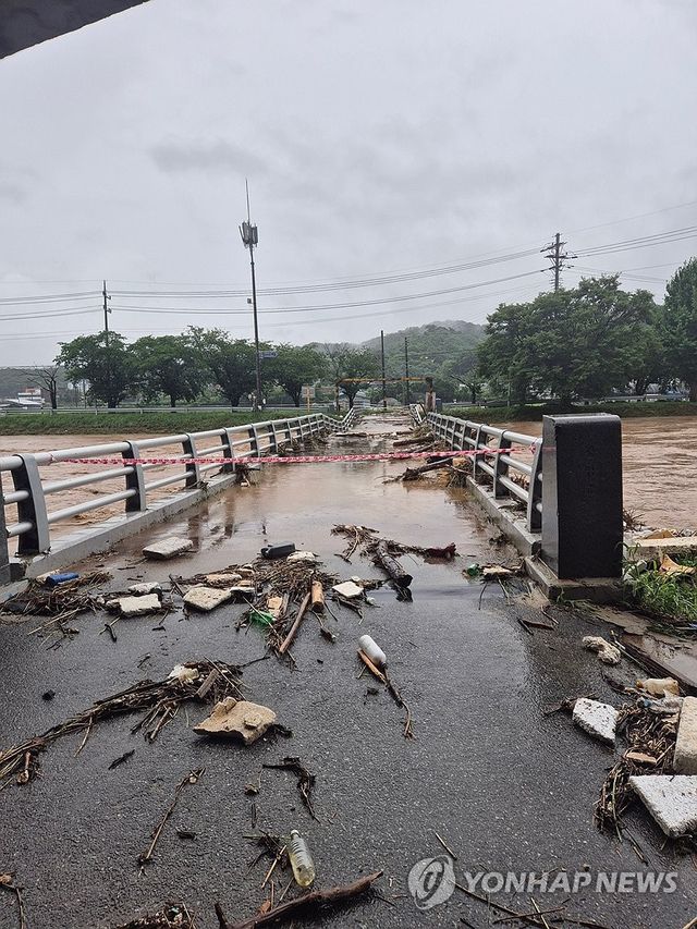 비에 무너진 세종시 광암교