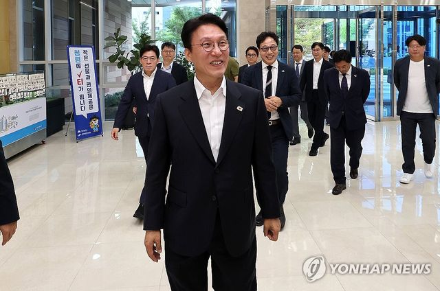 지난달 대구 인공지능 산업현장 찾은 김민석 총리 후보자