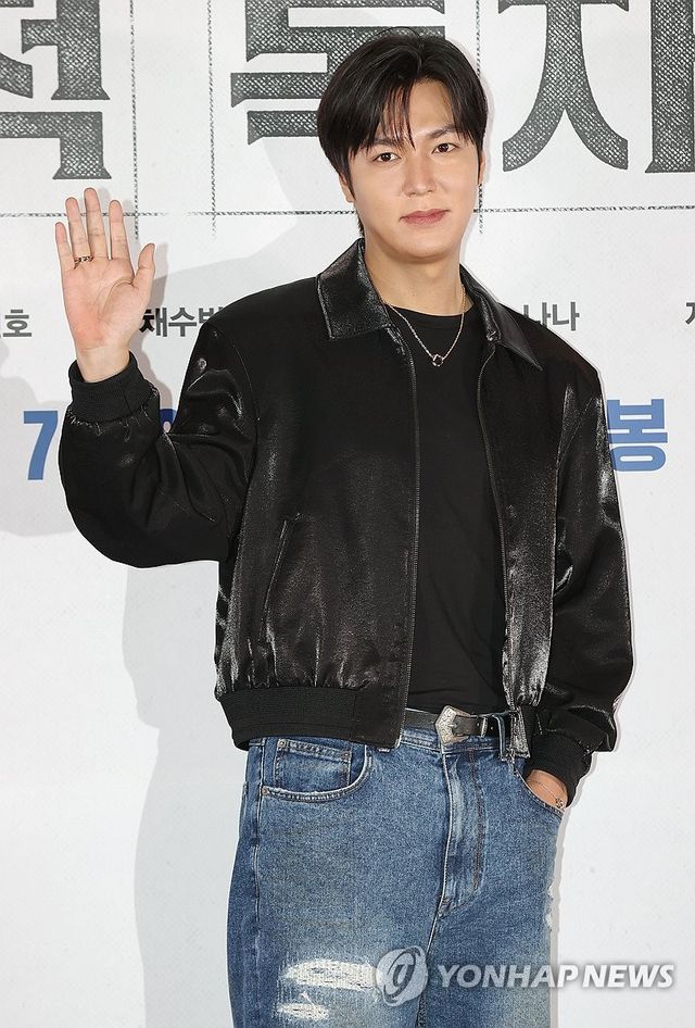 포즈 취하는 이민호
