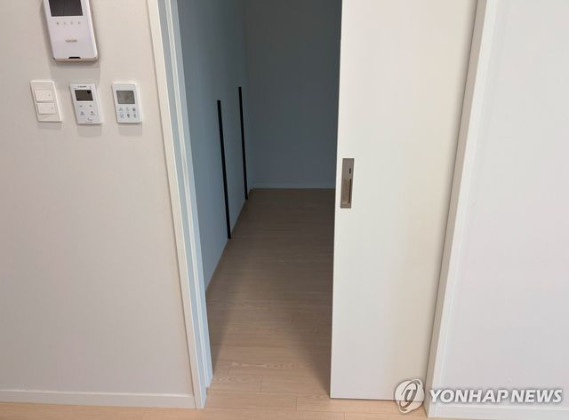 미닫이문이 설치된 내부 모습