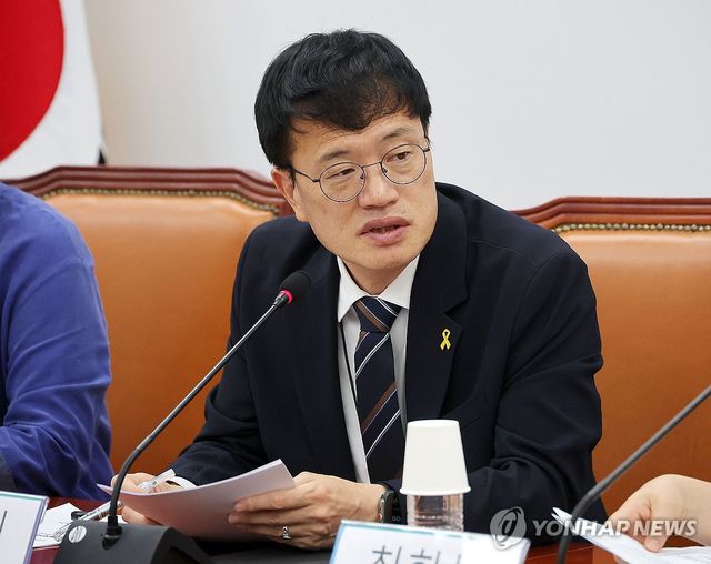 인사말하는 박주민 복지위원장