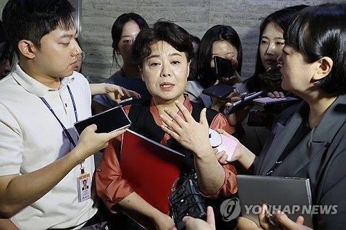 윤희숙 혁신위원장, 인적쇄신 거듭 요구