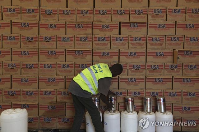 미 국제개발처(USAID) 마크 찍힌 구호물자