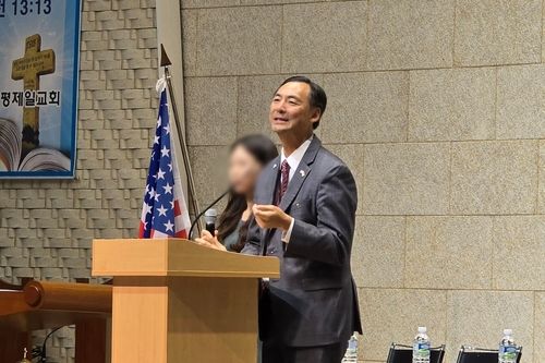 교회 찾은 '부정선거론' 모스 탄