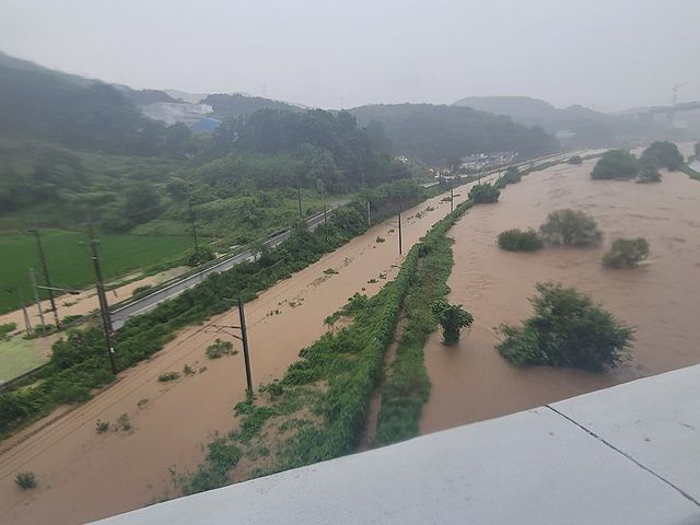 침수된 경부선 세종 전의∼전동 구간