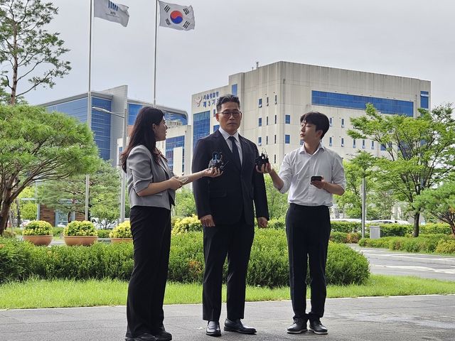 동부지검 들어가기 전 입장 밝히는 백해룡 전 영등포경찰서 형사과장(경정)