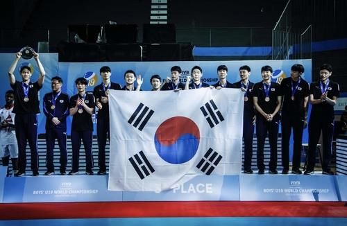 U-19 세계선수권 동메달을 차지한 남자 청소년 배구 대표팀 선수들