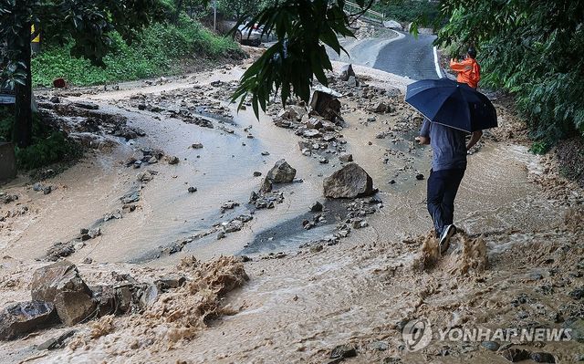 산사태 발생한 청도군 민가