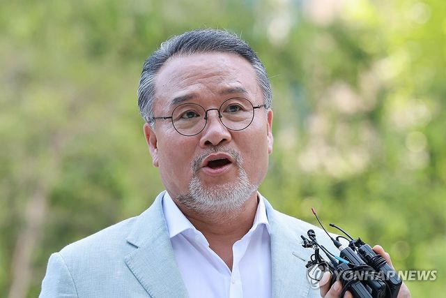 피의자 신분으로 특검 출석하는 이일준 삼부토건 회장