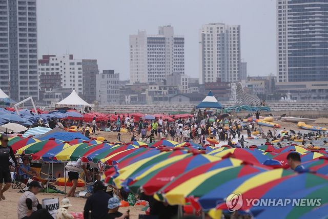 북적이는 속초해수욕장