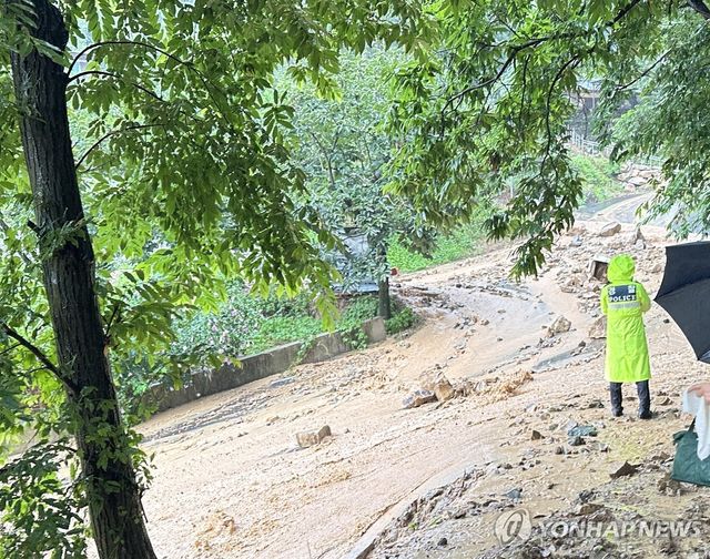 경북 청도 산사태 신고…피해 확인 중