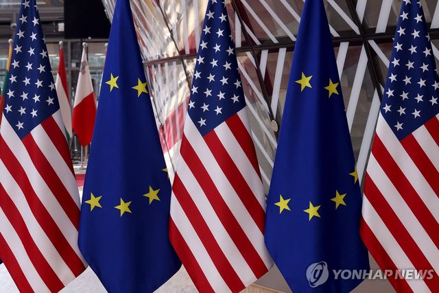 EU 깃발과 성조기