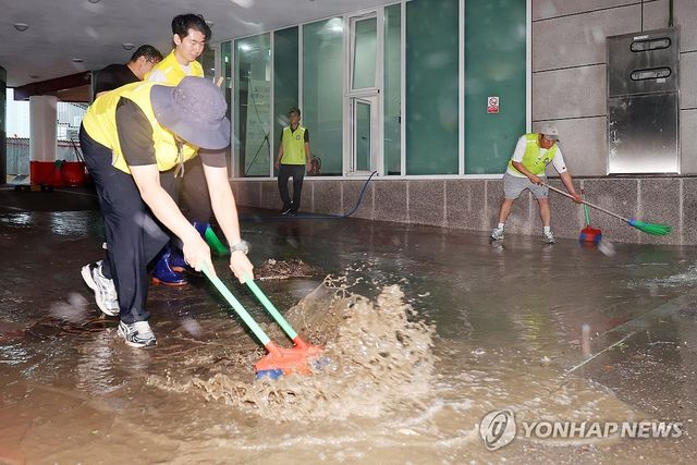 배수 작업하는 지방자치단체