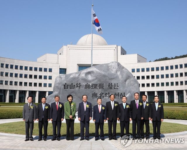 2008년 이명박 정부 국정원 원훈석 제막식