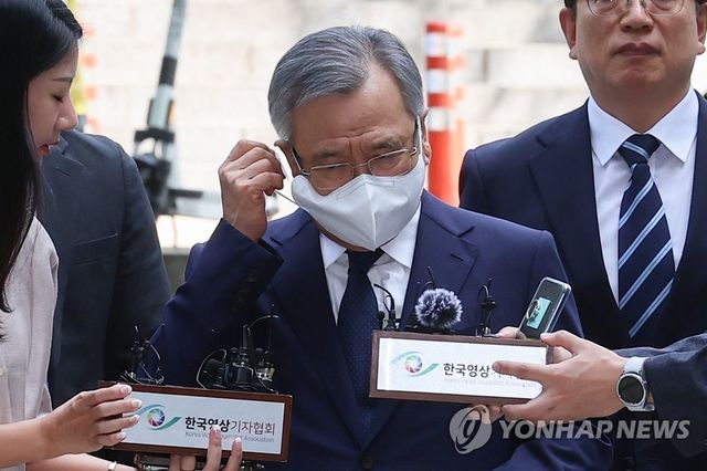 마스크 벗는 박영수 전 특검