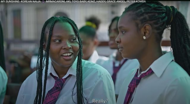 '마이선샤인' 한 장면. 화면속 왼쪽 주인공이 "진짜?"라고 한국어로 말한다.