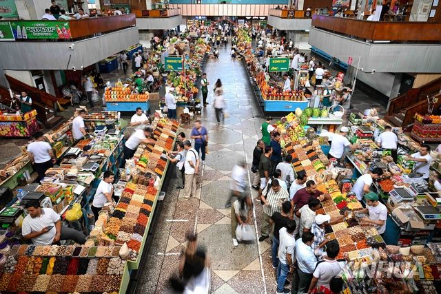 카자흐스탄 알마티의 한 시장 