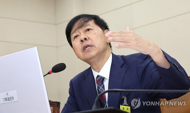적극적으로 답변하는 구윤철 기재부 장관 후보자
