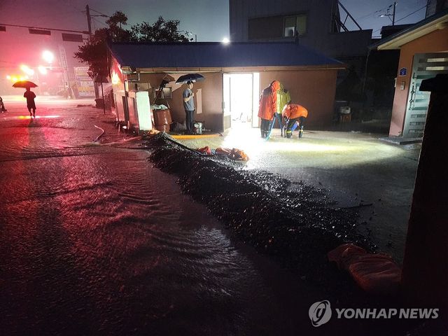 집중호우로 침수된 주택