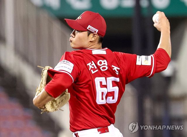 SSG 선발 투수로 나선 전영준