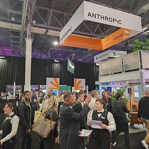 AWS 리인벤트 2024 엑스포의 앤스로픽 부스