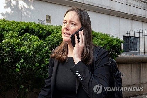 모린 코미 검사