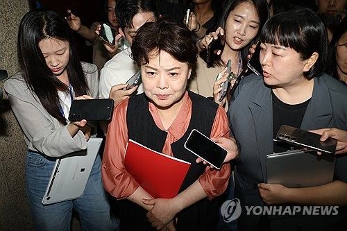 비대위 참석한 윤희숙 혁신위원장
