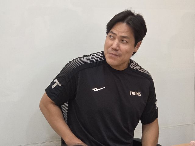 인터뷰하는 LG 김진성